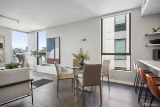 Photo #5: 424042511 Listing 