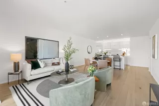 Photo #4: 424042584 Listing