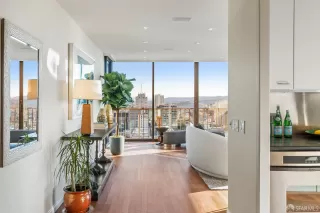 Photo #5: 424043893 Listing