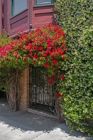 Photo #2: 424043979 Listing