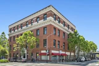 Photo #2: 424044451 Listing