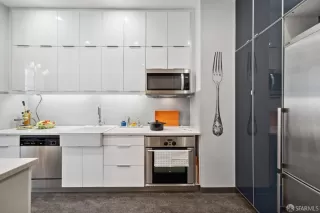 Photo #4: 424044451 Listing