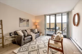 Photo #2: 424044489 Listing