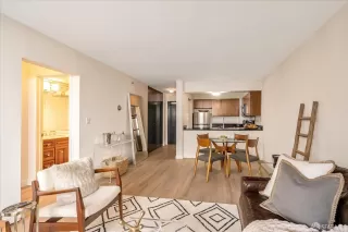 Photo #3: 424044489 Listing