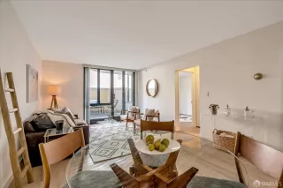 Photo #5: 424044489 Listing