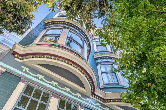 MLS: 424044620 Condo For Sale