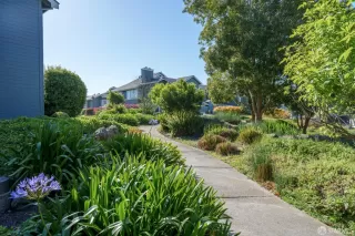 Photo #4: 424044836 Listing