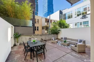 Photo #5: 424044916 Listing