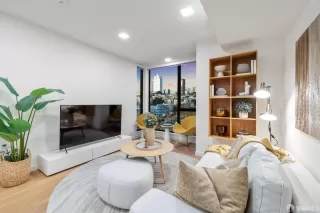 Photo #1: 424045442 Listing