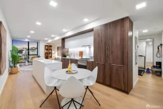 Photo #4: 424045442 Listing