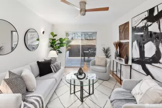 Photo #3: 424046050 Listing