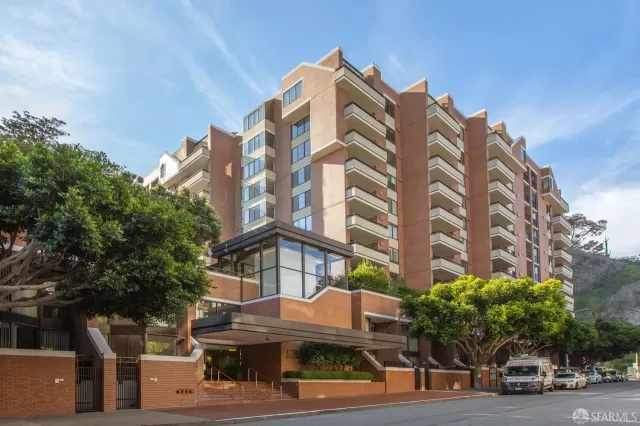 MLS: 424047556 Condo For Sale