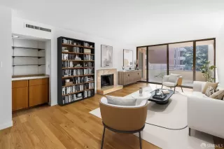 Photo #2: 424047556 Listing