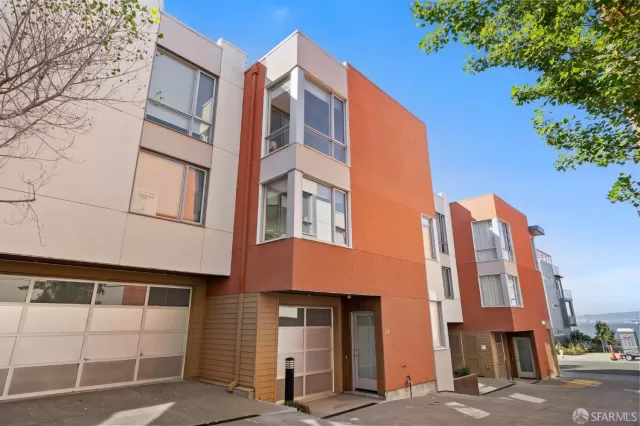 MLS: 424047577 Condo For Sale