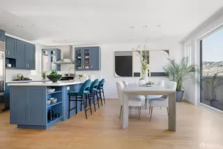 Photo #6: 424047721 Listing