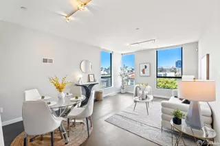 Photo #1: 424047995 Listing