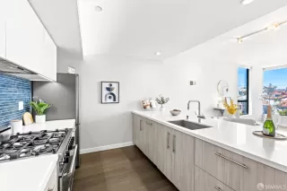 Photo #5: 424047995 Listing