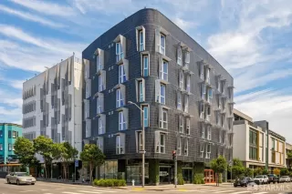 Photo #2: 424048273 Listing