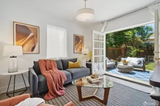 Photo #2: 424048301 Listing