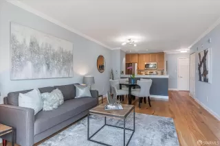 Photo #5: 424048621 Listing 