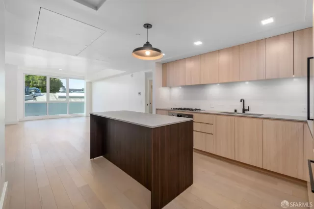 MLS: 424048736 Condo For Sale