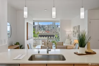 Photo #6: 424048862 Listing