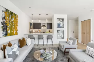 Photo #6: 424048954 Listing