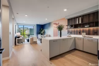 Photo #6: 424049446 Listing