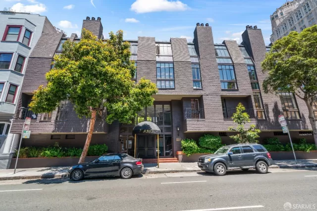 MLS: 424049533 Condo For Sale