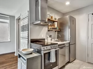 Photo #3: 424049777 Listing