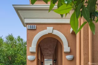 Photo #3: 424050222 Listing