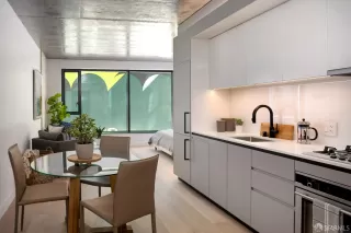 Photo #1: 424050885 Listing