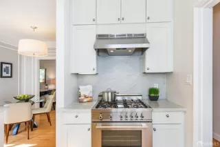 Photo #5: 424051437 Listing