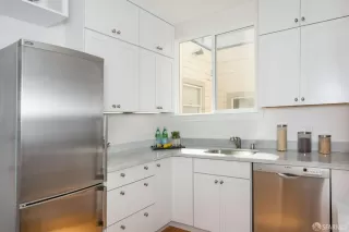 Photo #6: 424051437 Listing