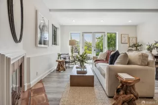 Photo #5: 424052252 Listing