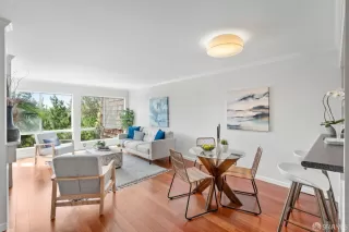 Photo #5: 424052493 Listing