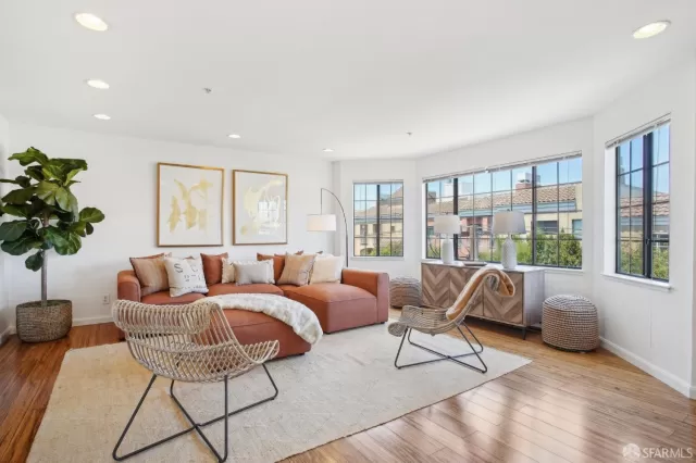 MLS: 424052592 Condo For Sale