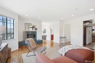 Photo #3: 424052592 Listing