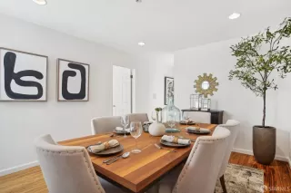 Photo #5: 424052592 Listing