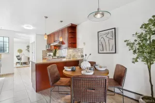 Photo #6: 424052592 Listing