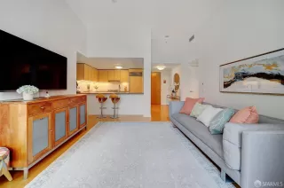 Photo #5: 424052999 Listing