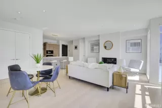 Photo #3: 424053072 Listing