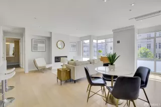 Photo #4: 424053072 Listing