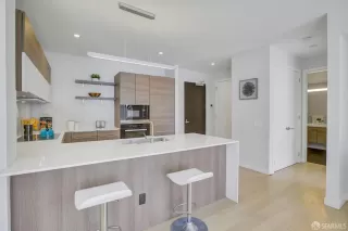 Photo #6: 424053072 Listing