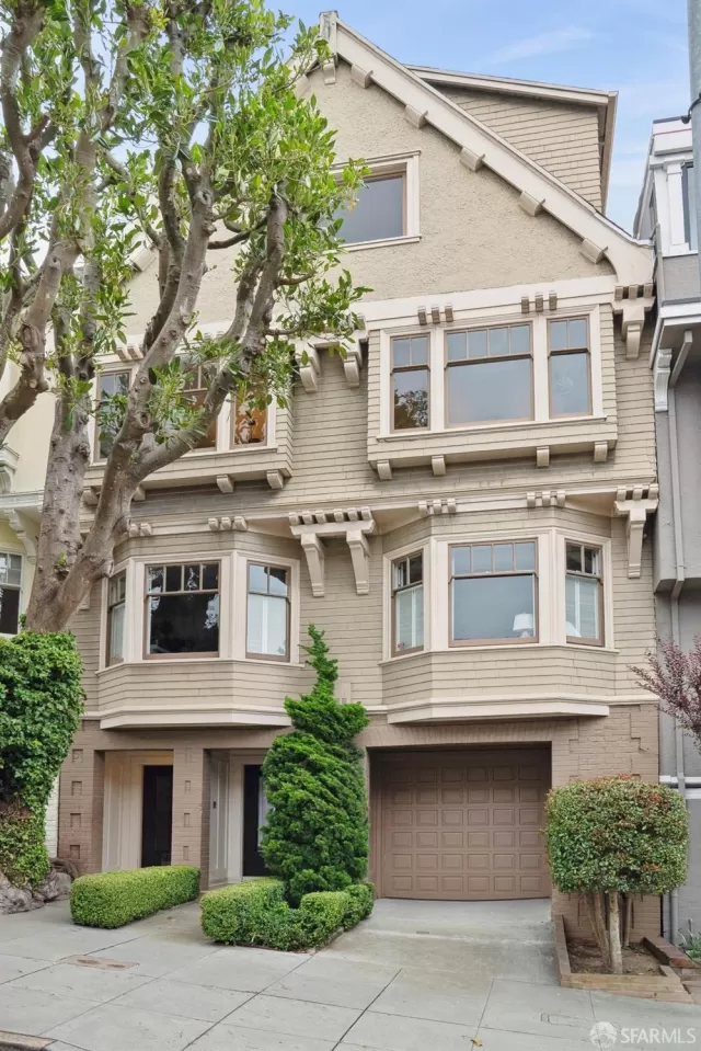 MLS: 424053400 Condo For Sale