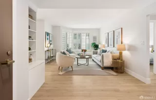 Photo #3: 424053429 Listing