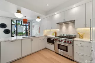 Photo #6: 424053714 Listing