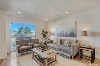 Photo #4: 424053749 Listing