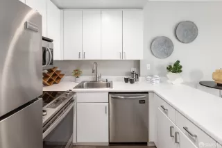 Photo #6: 424054158 Listing 