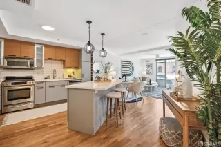 Photo #3: 424054250 Listing